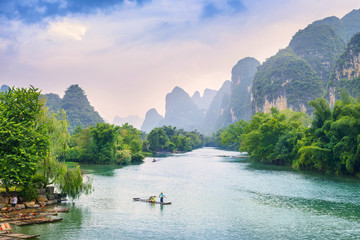 Paysage des montagnes de Guilin, de la rivière Li et du Karst. Situé à Yangshuo, Guilin, Guangxi, Chine.