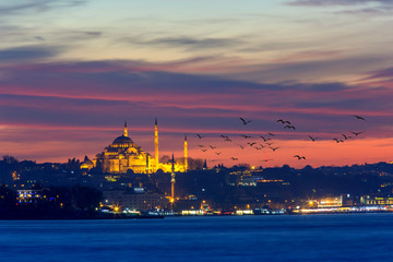 Obraz premium Spectacular Süleymaniye mosque and moon set istanbul Turkey