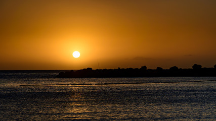 zachód słońca nad oceanem