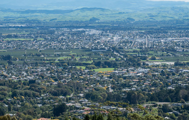 Obraz premium The town of Havelock North and Hastings view from the top of Te Mata peak, Hawke's bay region of North Island of New Zealand.