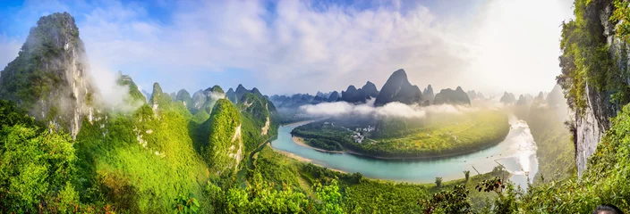 Photo sur Aluminium Guilin Paysage des montagnes de Guilin, de la rivière Li et du Karst. Situé près de l& 39 ancienne ville de Xingping, Yangshuo, Guilin, Guangxi, Chine.