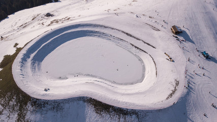 Artificial water catchment reservoir for snow skiing slopes
