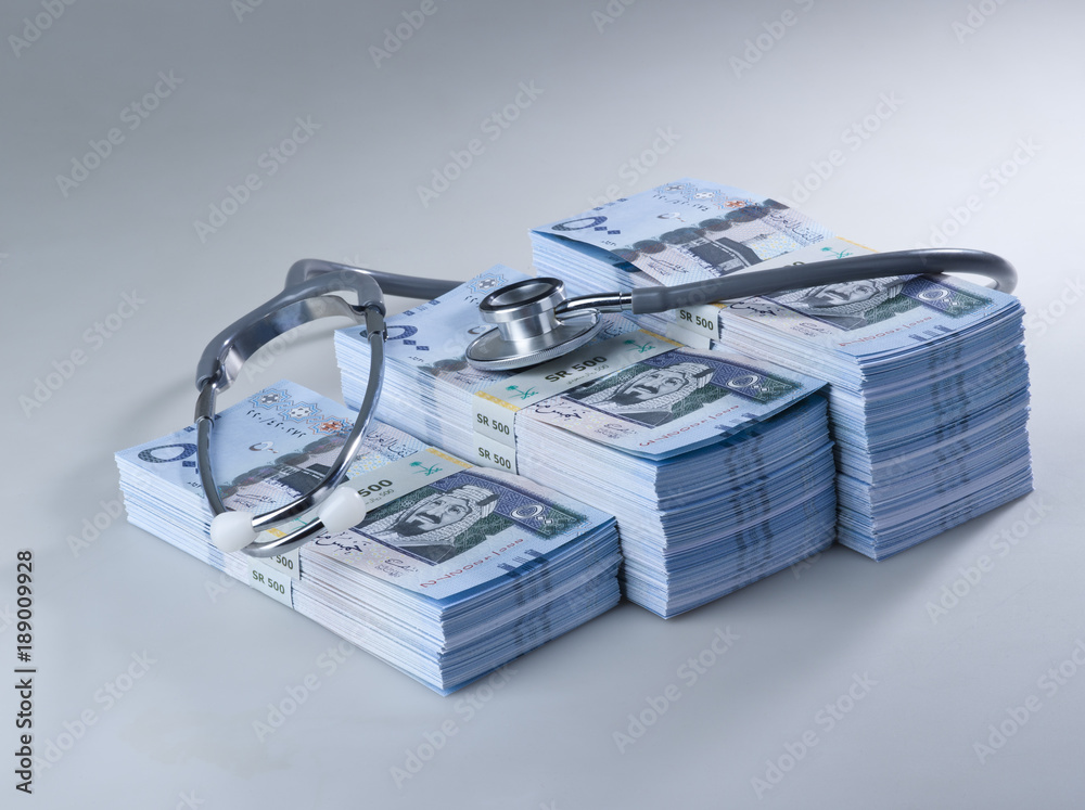 Wall mural saudi riyal banknotes of 500 with stethoscope