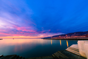 Obraz premium Colorful sunset in front of the city of Trieste