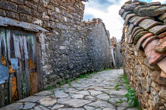 couloir d'un vieux village 