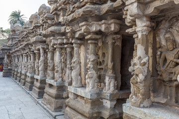 Ancient temple of Kanchipuram Kailasanathar temple and was built during 685-705AD using sandstone compound material contains a large number of carvings and shrines.	