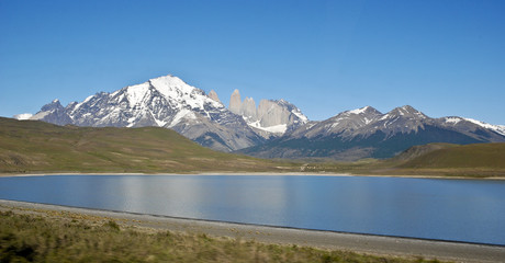Torri del Paine con in primo piano il lago Sarmiento in Cile
