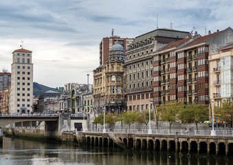 Fototapeta na wymiar Spanien - Baskenland - Bilbao - Rio Nervion