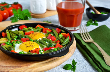 Morning breakfast! Eggs with asparagus, green peas and pepper! Good morning!