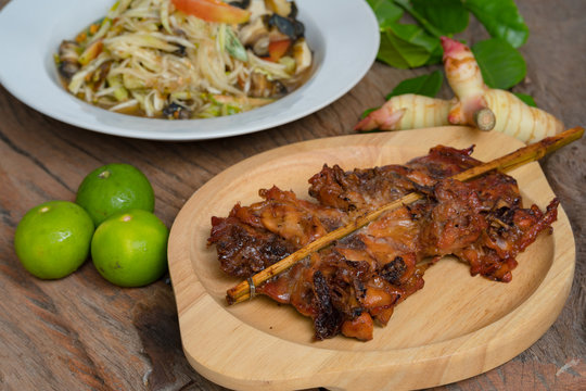 papaya salad grilled chicken and grilled pork thai street food dishes hot and spicy tasty

