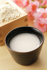 甘酒　Amazake. Sweet drink made from fermented rice.