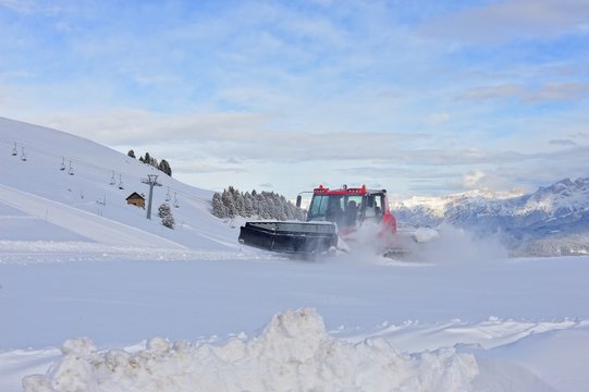 Dolomiti, Trentino Alto Adige spazzaneve Passo di Lavaz&egrave;