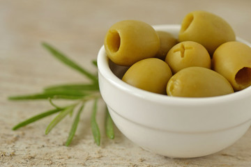 Naklejka na ściany i meble Green olives in a bowl