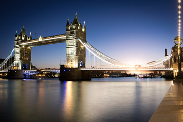 Fototapeta na wymiar London Bridge sunrise