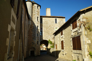 logis abbatial dans le coeur du village de Nouaillé-Maupertuis
