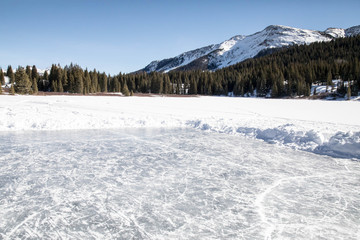 Fototapeta premium Ice rink on Andrew's lake in the San Juan mountains of Colorado