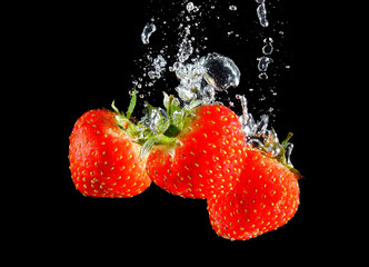 Erdbeeren im Wasser 1