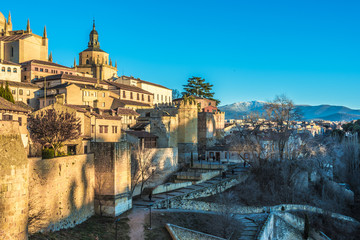 Obraz premium Surroundings of Segovia and Guadarrama mountains. Spain