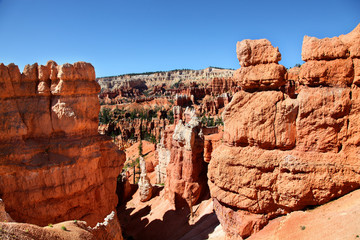Red eroded rock walls of Navajo Trail in Bryce Canyon National Park