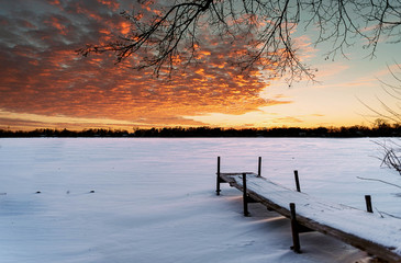 Fototapeta na wymiar Highland LakeWinter Sunset
