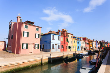 Obraz na płótnie Canvas Traditional Burano colored houses, Venice