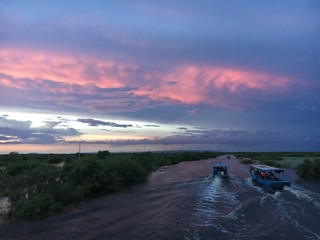 Tramonto al Tonl&eacute; Sap