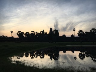 Il sole sorge su Angkor Wat