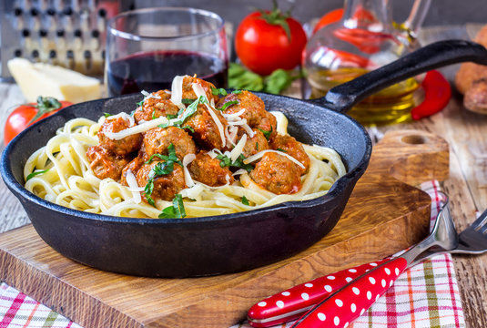 Pasta with tomato sauce and meatballs