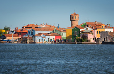 Fototapeta na wymiar Isla de Burano, Italia. Vista de las casas de colores tipicas, gasolinera y taller de barcos