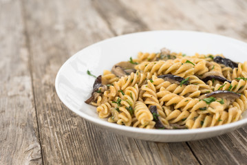 Fusilli ai funghi e prezzemolo