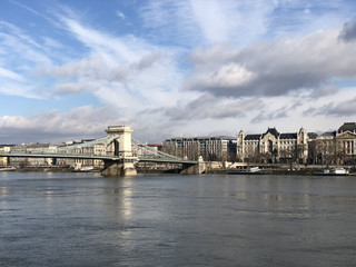 Fototapeta premium Chain Bridge in Budapest in January. Danube river