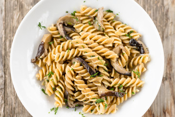 Fusilli ai funghi e prezzemolo