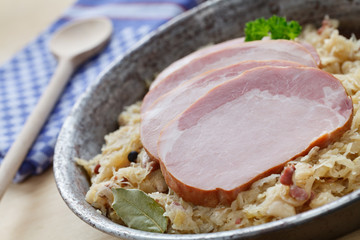 Kasselerbraten auf Sauerkraut 