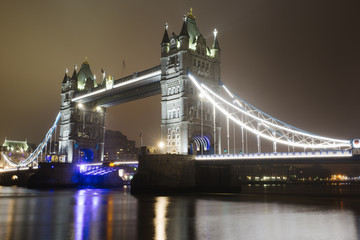 Obraz premium The London Bridge at night, London, UK