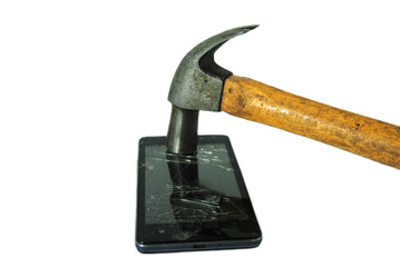 Partir o smartphone, martelo a martelar o ecran do telemovel