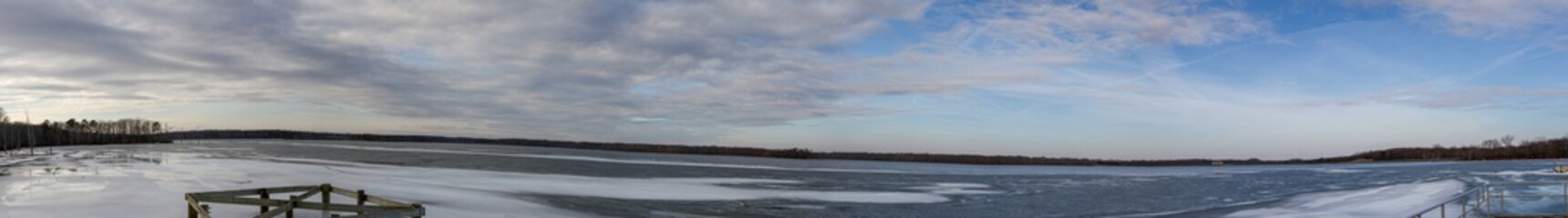 Fototapeta na wymiar Super wide panoramic of a winter lake