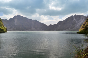 Mount Pinatubo Crater Lake (Озеро в кратере вулкана Пинатубо)