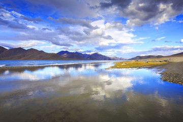 Naklejka na ściany i meble Beautiful scenery Pangong Lake, Leh Ladakh, India