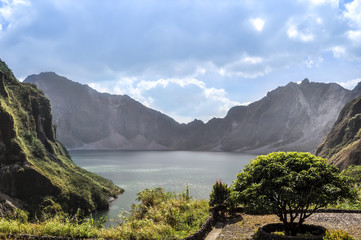 Mount Pinatubo Crater Lake (Озеро в кратере вулкана Пинатубо)