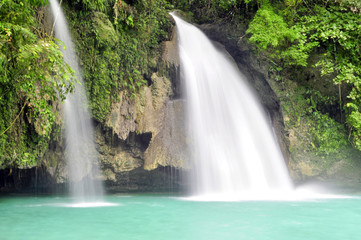 Fototapeta na wymiar Tanawan waterfalls (Водопады Танаван)