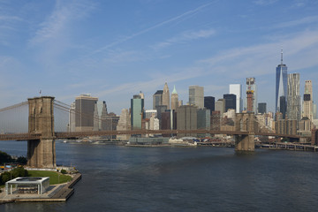 Obraz premium Brooklyn Bridge and New York city