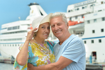 Fototapeta na wymiar happy elderly couple 