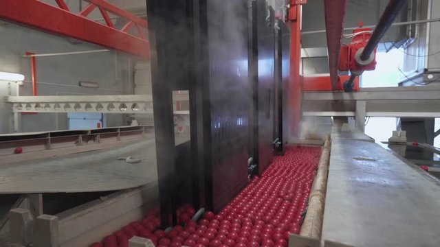Manufacture. Process of anodizing aluminum plates in production, Immersion of aluminum plates in liquid. Automatic production line.
