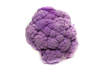 Lila Blumenkohl isoliert