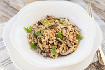 Risotto integrale con funghi e prezzemolo 