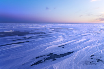 Obraz premium ice desert sunrise on the lake / cold frosty morning, an icy landscape