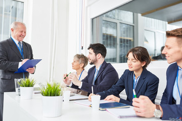 Gruppe Bewerber im Assessment Center