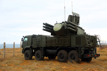 self-propelled antiaircraft missile and gun system