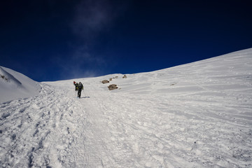 alpinisti che salgono sulla cima di Piazzo - alpi Orobie