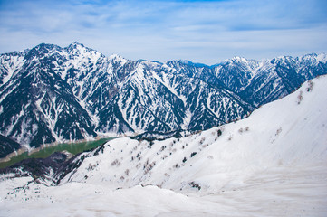 Obraz premium Beautiful landscape of Japan alps with Kurobe dam at Tateyama snow mountain